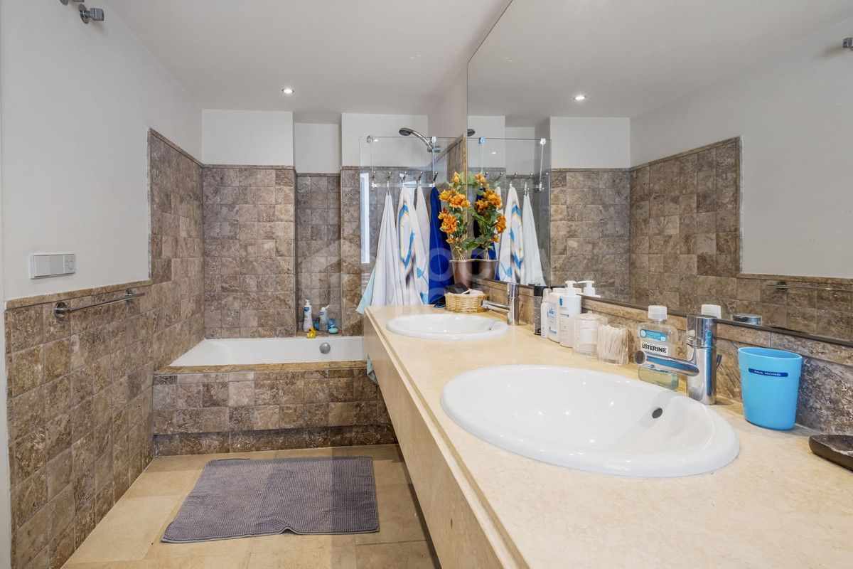 Apartment for sale in Los Flamingos, Benahavis