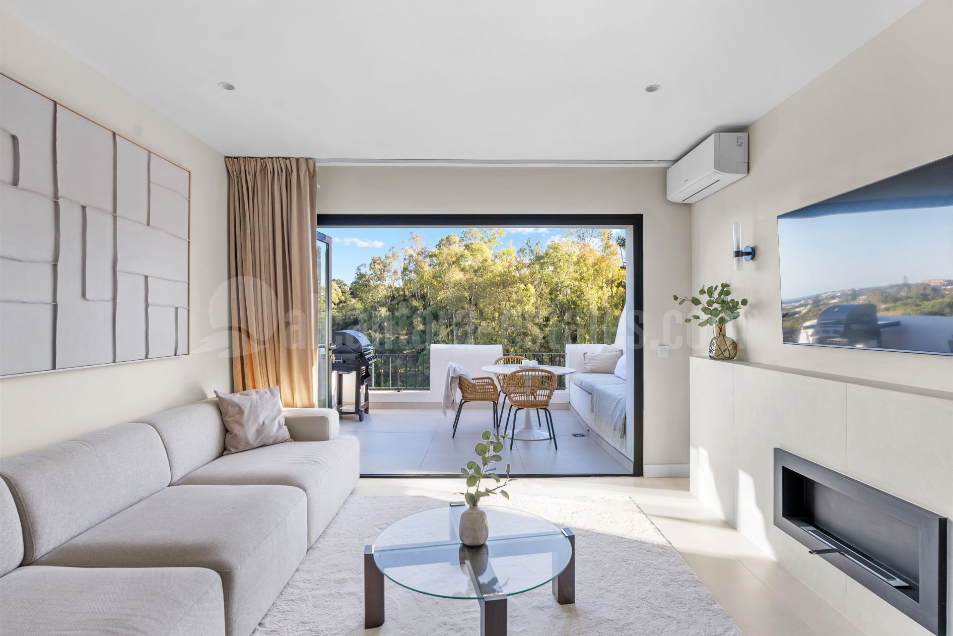 Apartment in Puerto del Almendro, Benahavis