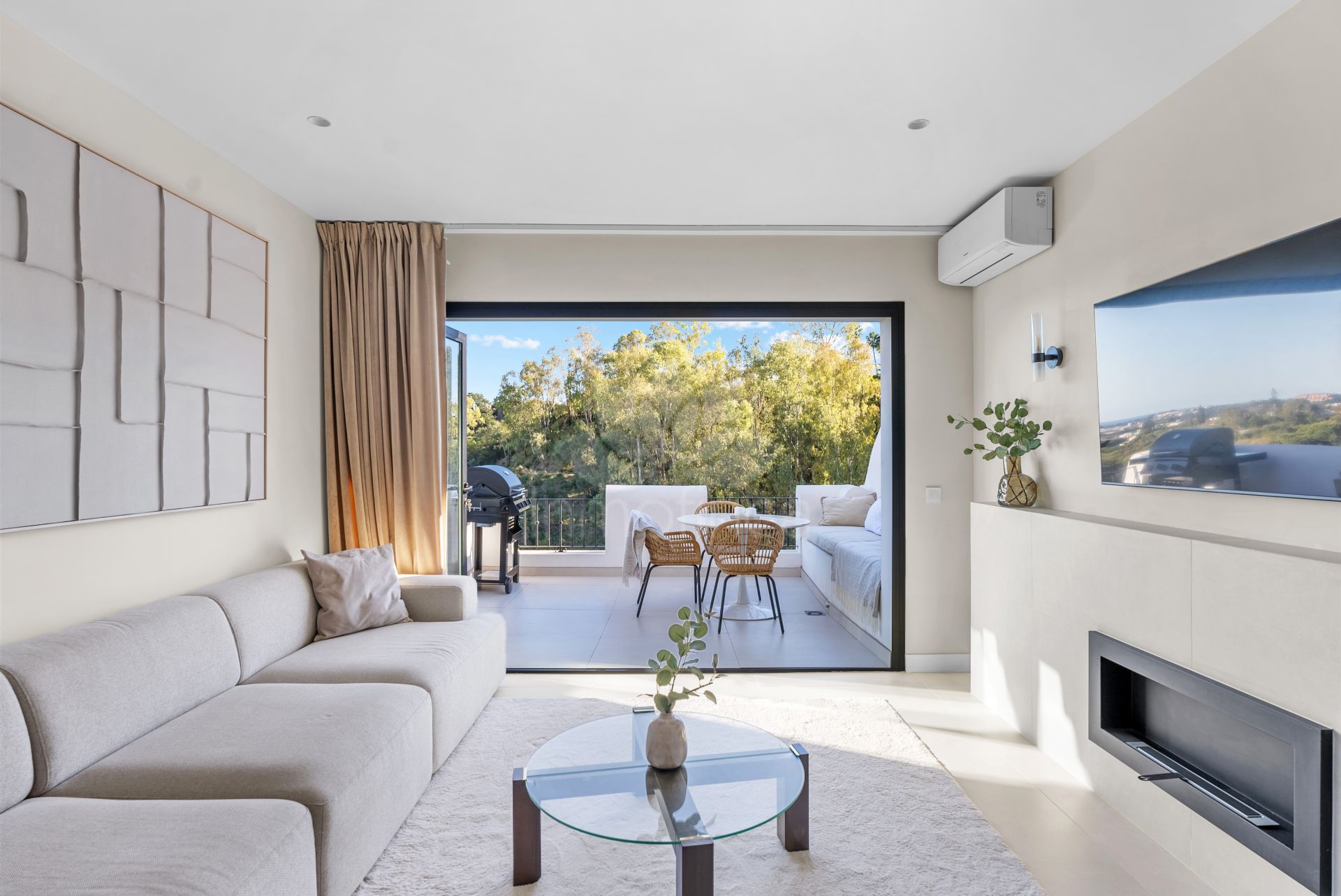 Apartment in Puerto del Almendro, Benahavis