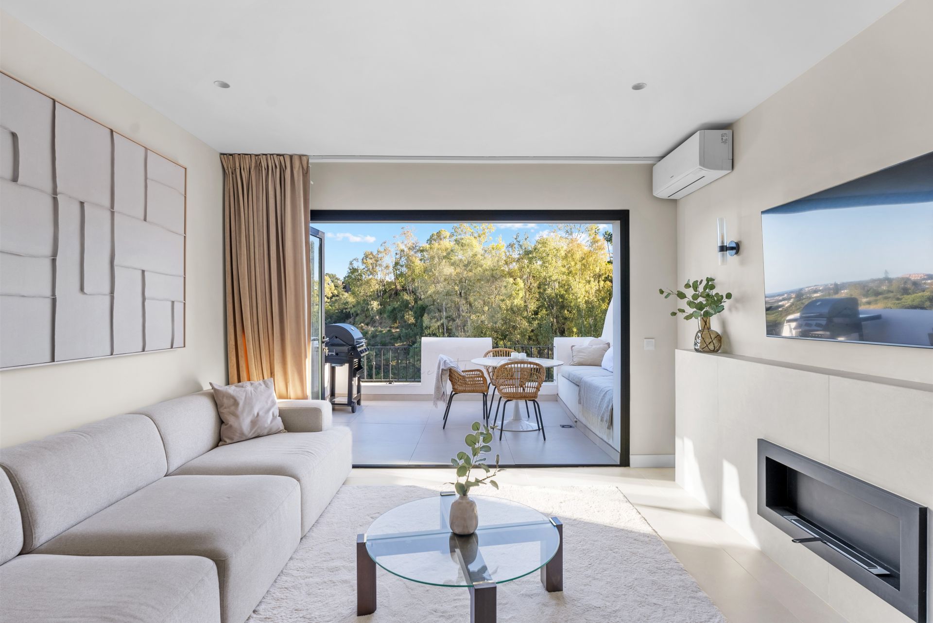 Apartment in Puerto del Almendro, Benahavis