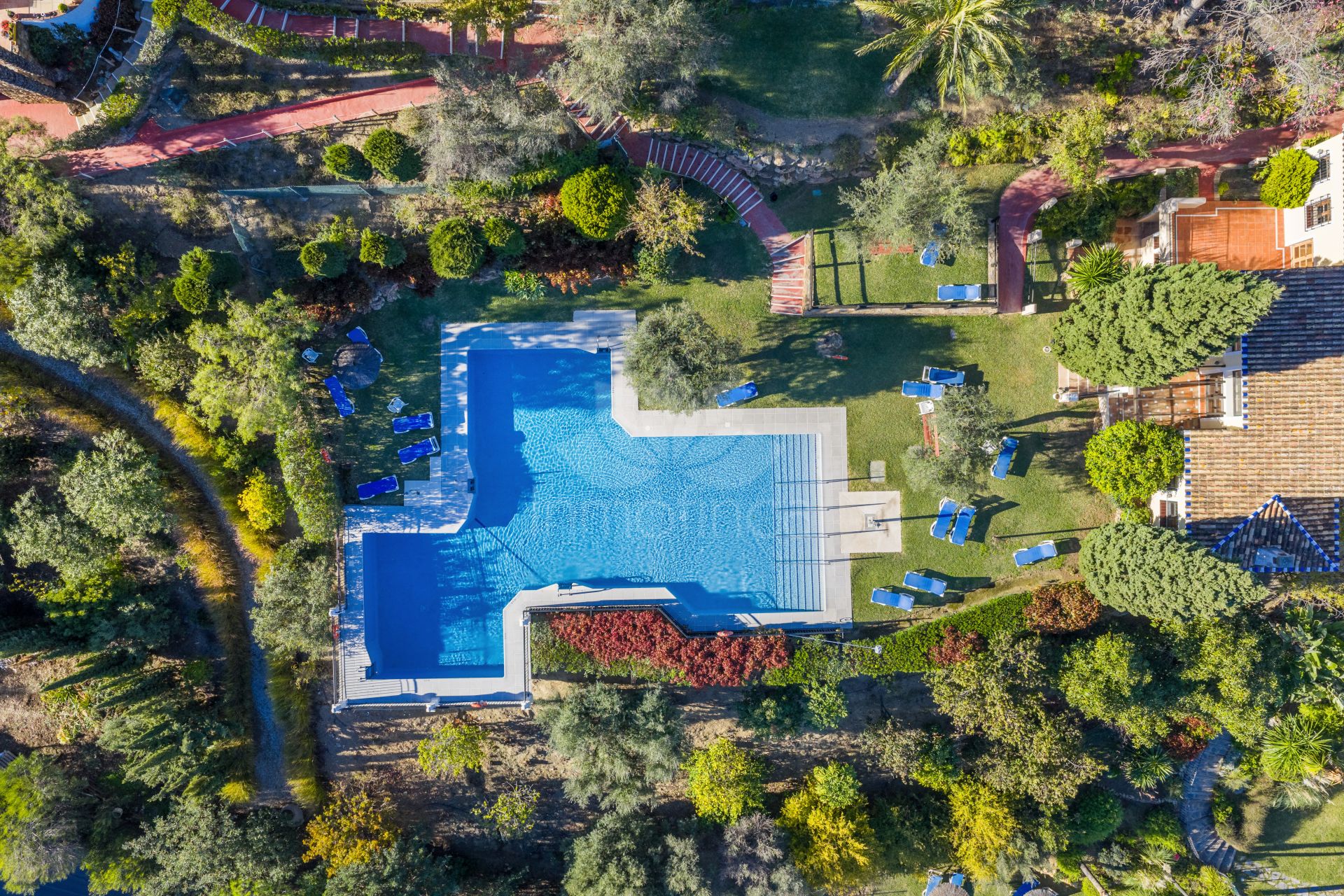 Apartment in Puerto del Almendro, Benahavis