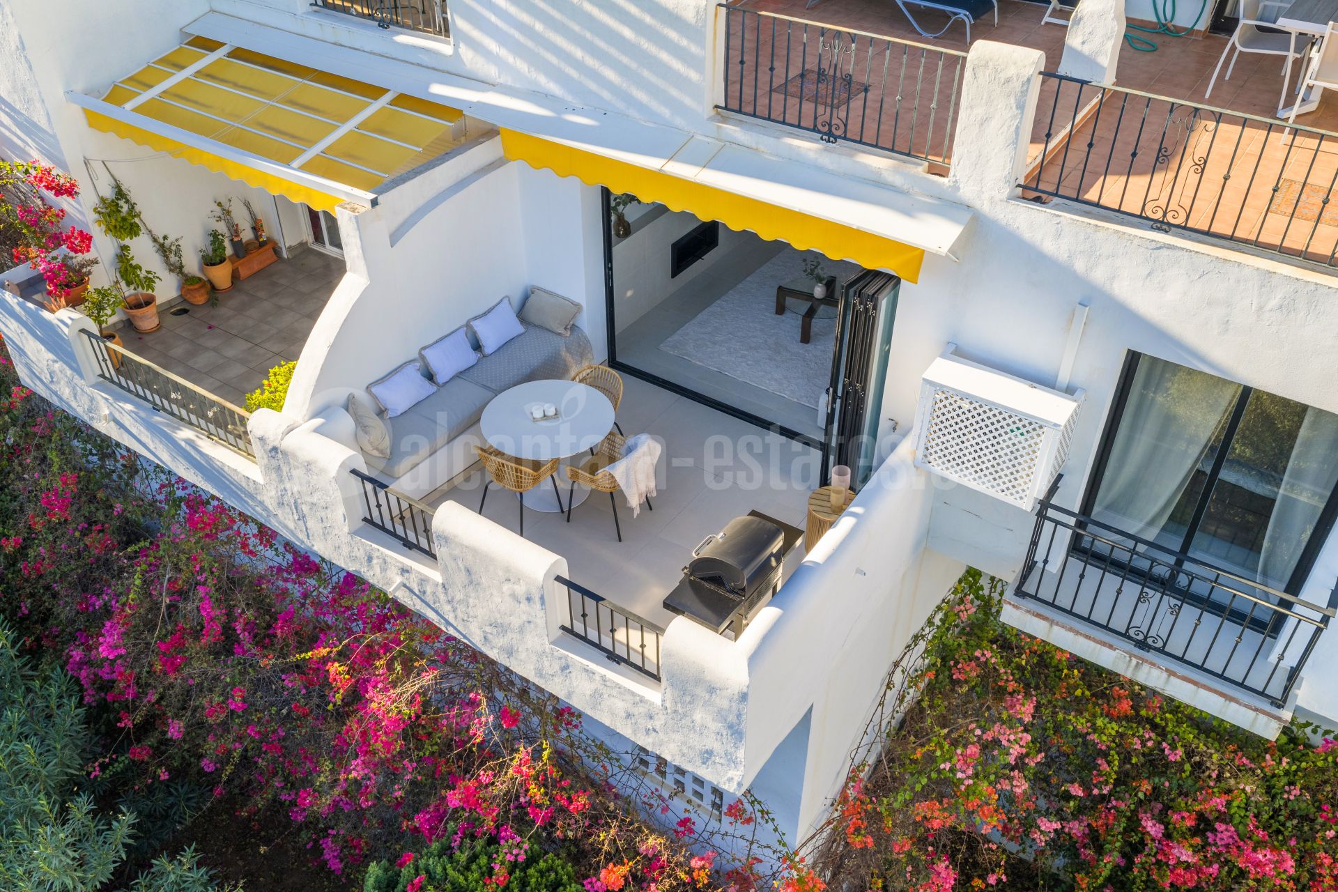 Apartment in Puerto del Almendro, Benahavis