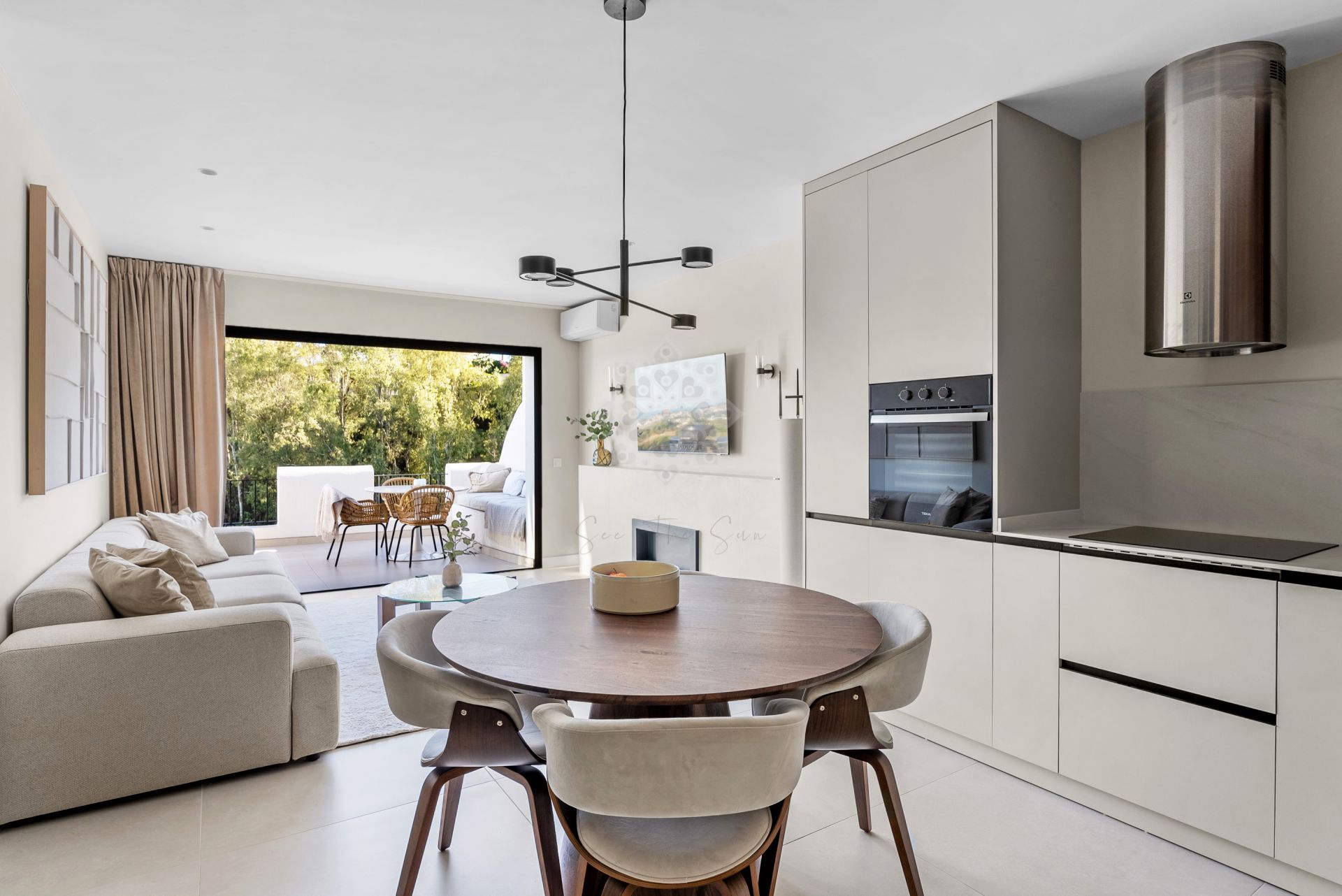 Apartment in Puerto del Almendro, Benahavis