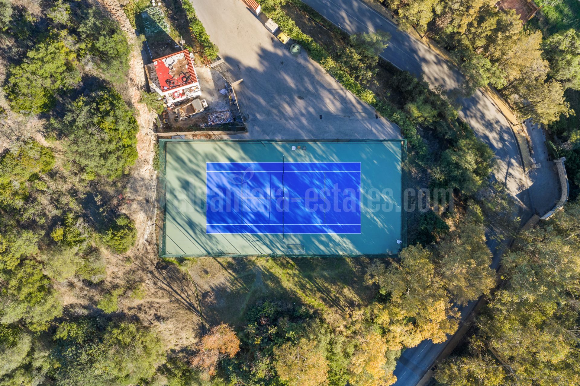 Apartment in Puerto del Almendro, Benahavis