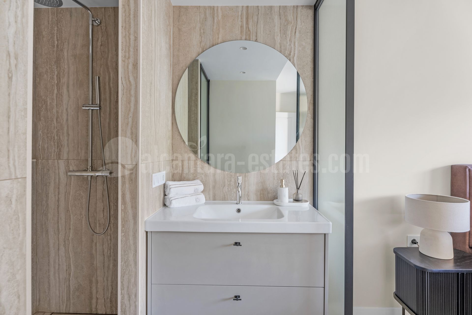 Apartment in Puerto del Almendro, Benahavis