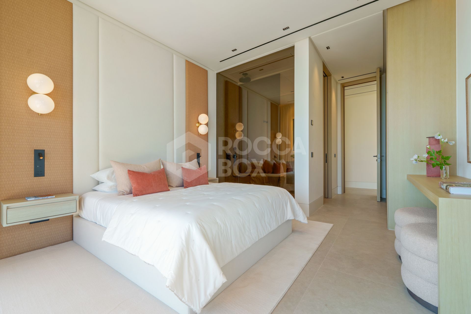 Villa for sale in El Herrojo, Benahavis