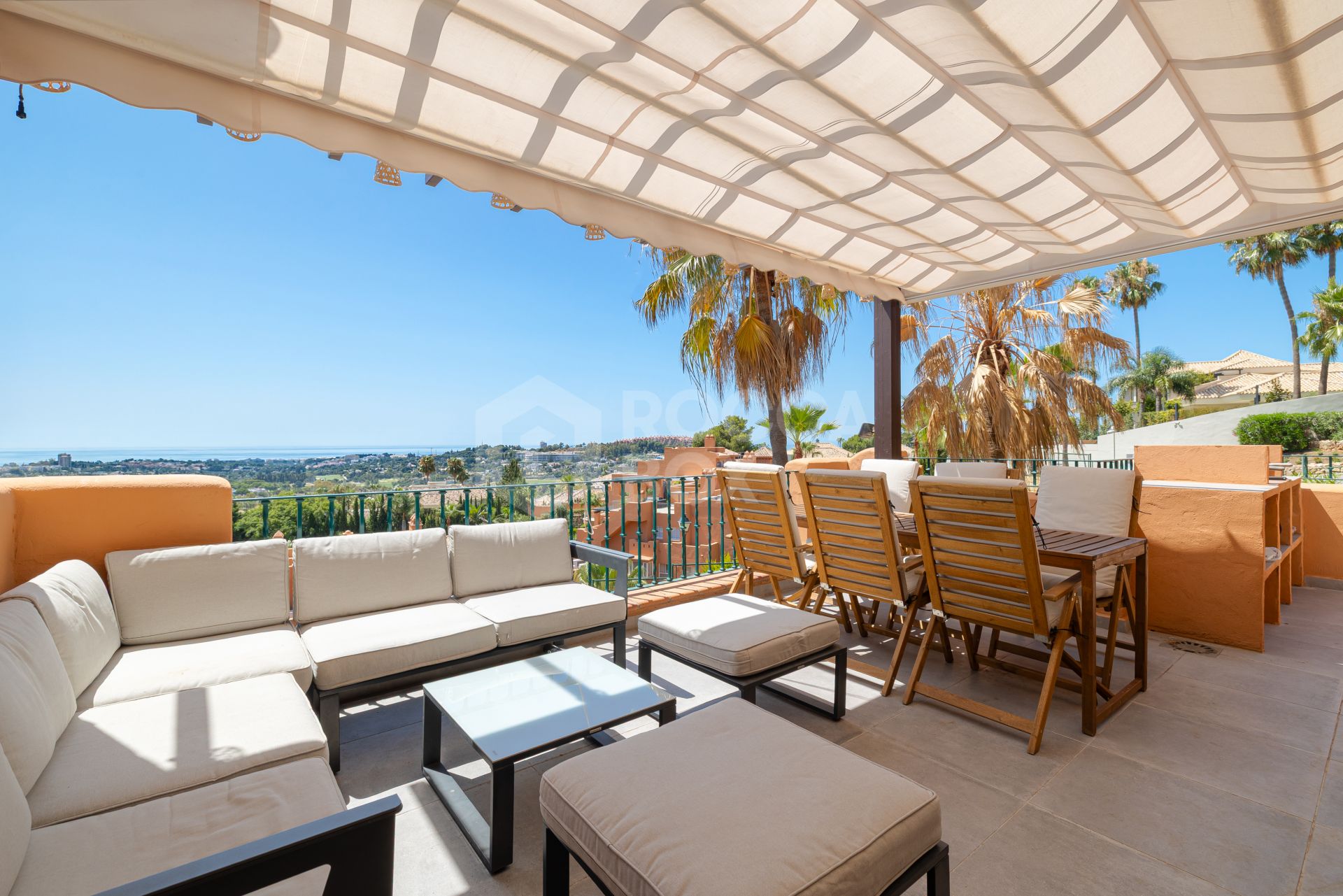 Penthouse for sale in Les Belvederes, Nueva Andalucia