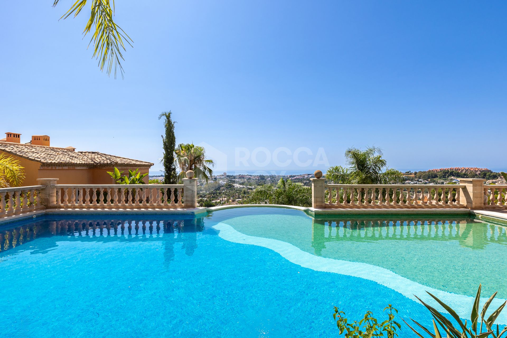 Penthouse for sale in Les Belvederes, Nueva Andalucia