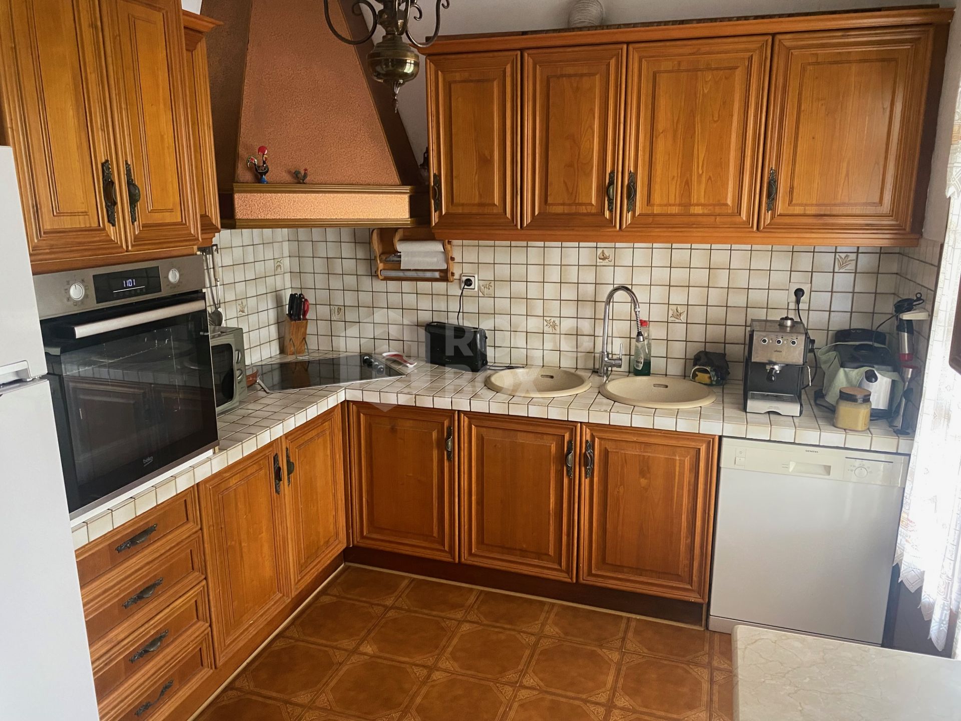 Villa for sale in El Velerin, Estepona East