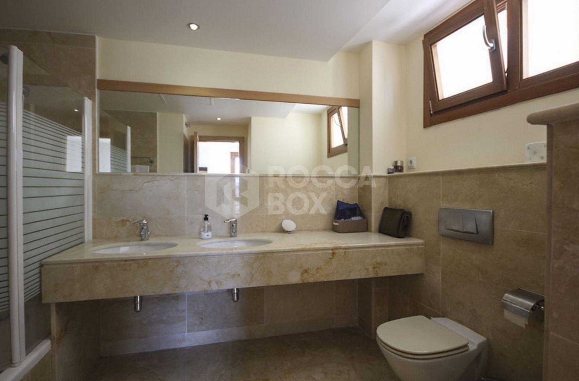 Ground Floor Apartment for sale in Lomas de los Monteros, Marbella East