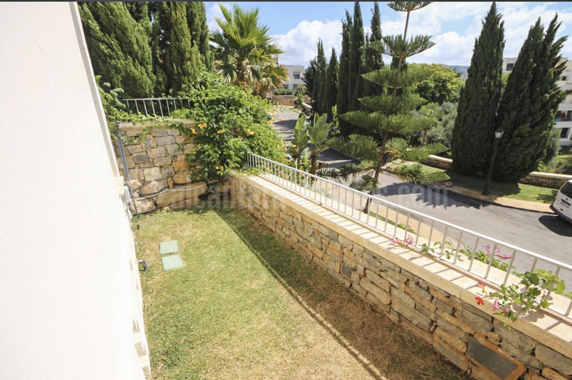 Apartamento Planta Baja en Lomas de los Monteros, Marbella