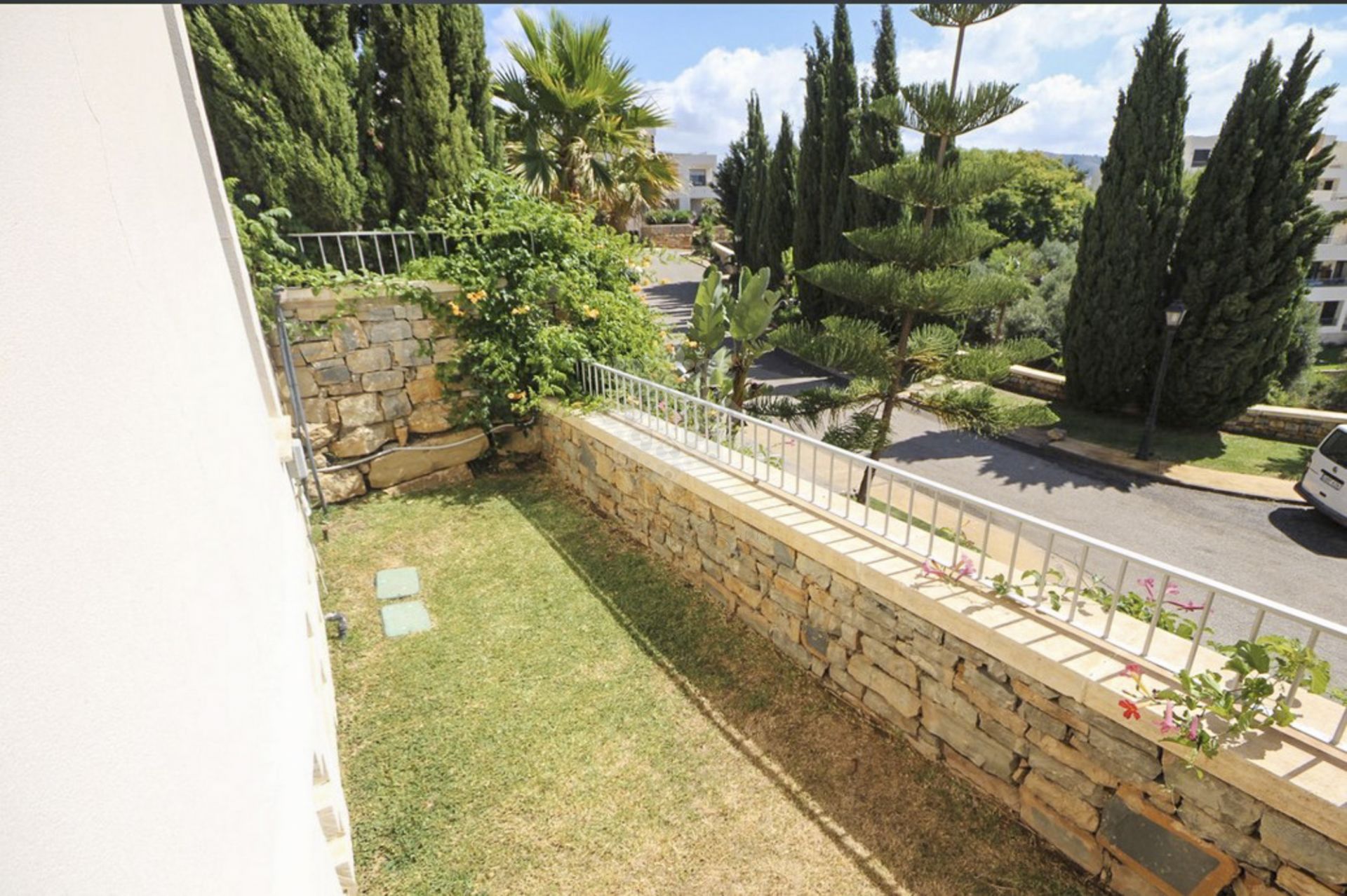 Ground Floor Apartment in Lomas de los Monteros, Marbella