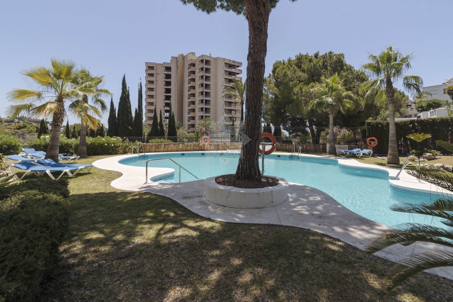Apartament na parterze w Rio Real, Marbella