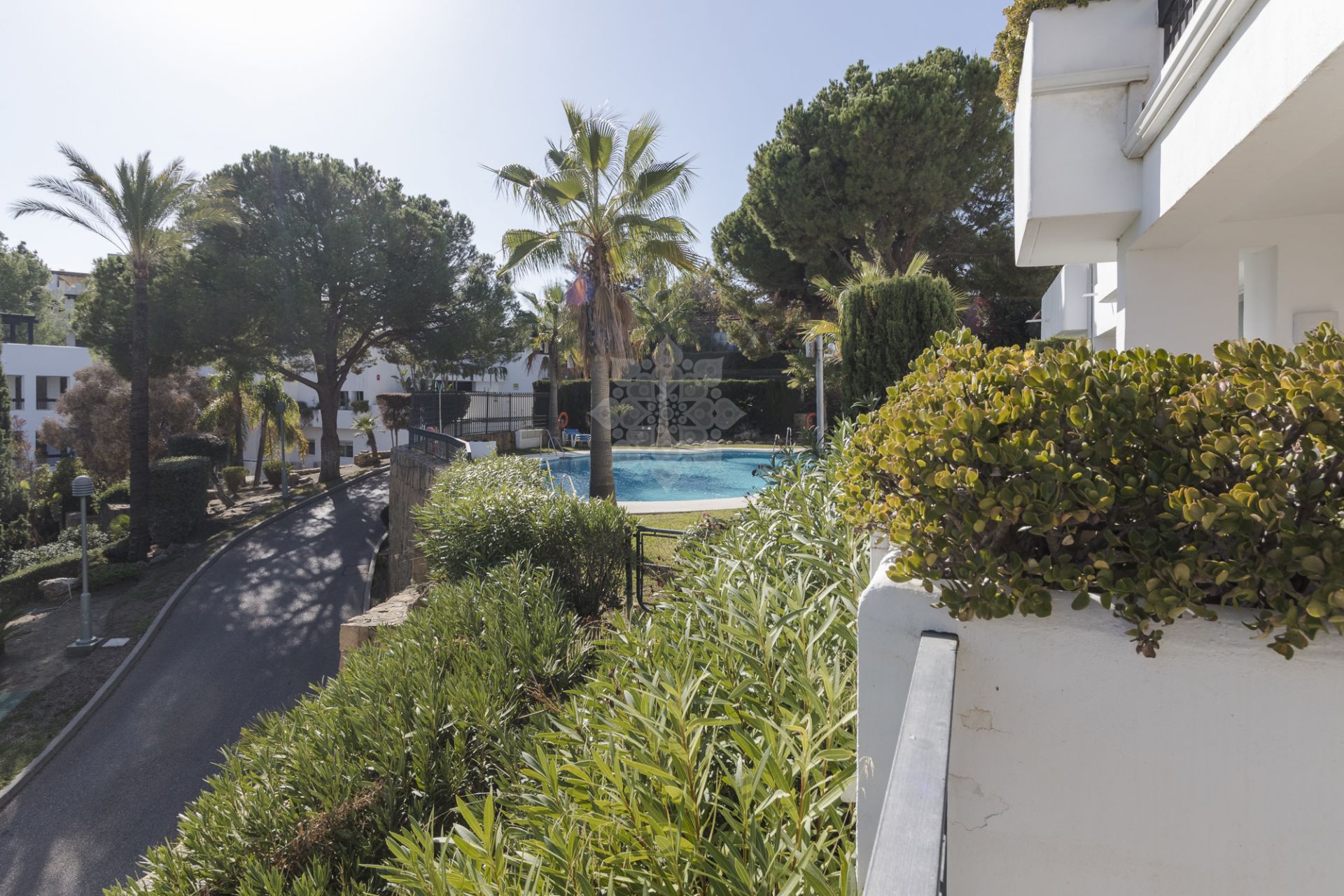 Apartament na parterze w Rio Real, Marbella