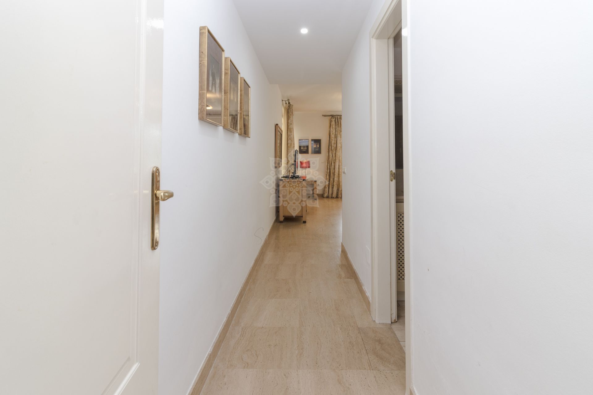 Apartament na parterze w Rio Real, Marbella