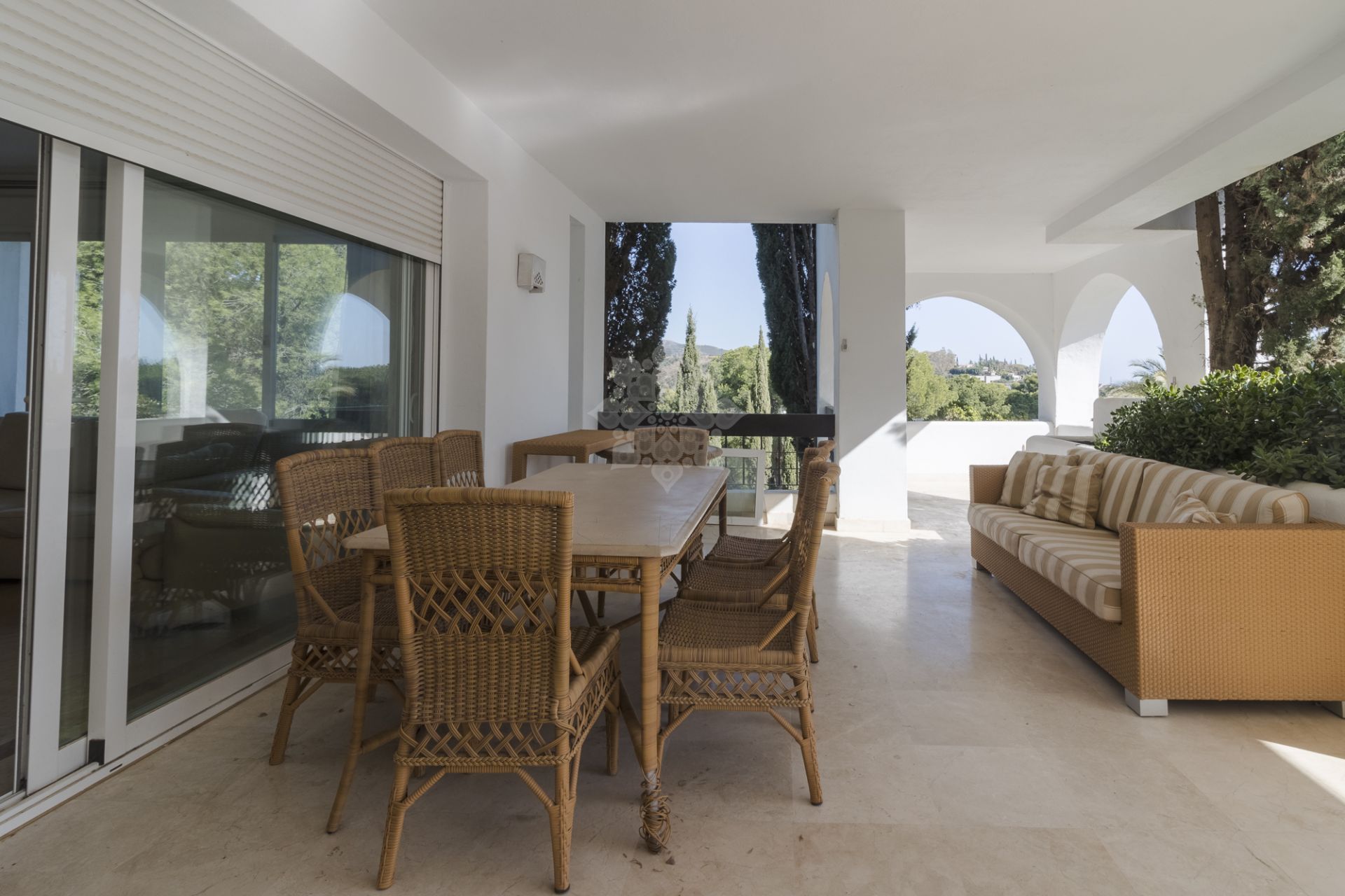 Apartament na parterze w Rio Real, Marbella