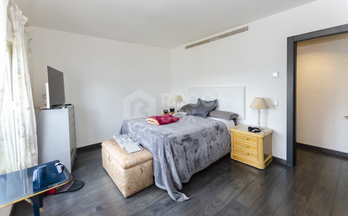 Penthouse for sale in Jardines del Puerto, Puerto Banus