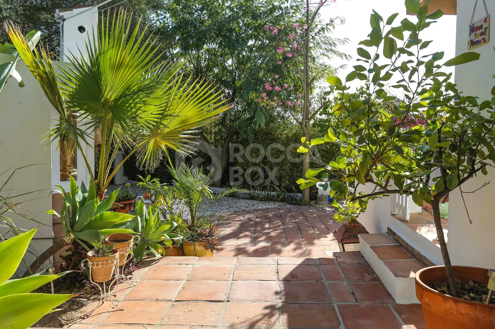 Villa for sale in La Resina Golf, Estepona East