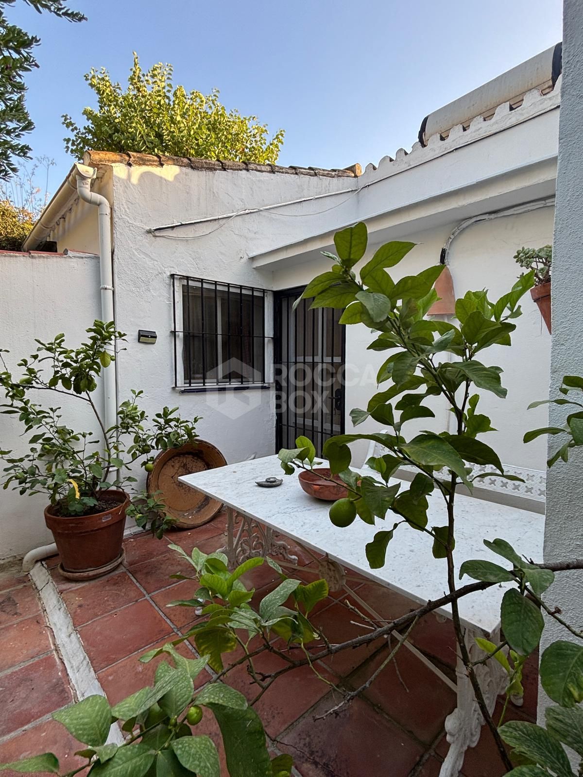 Villa for sale in La Resina Golf, Estepona East