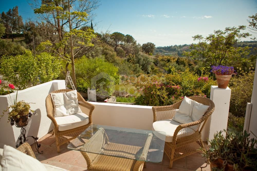 Villa for sale in La Resina Golf, Estepona East