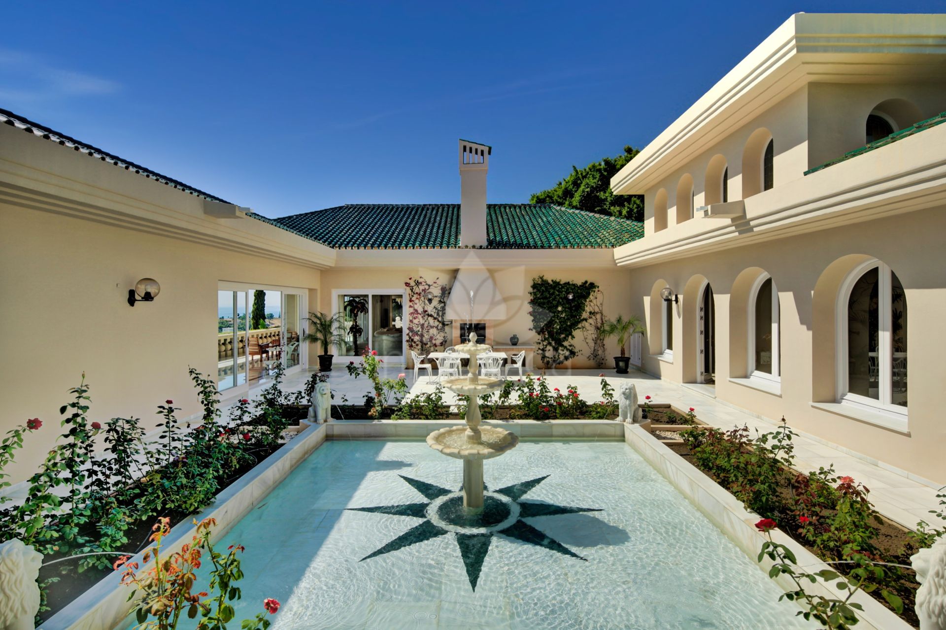 Villa en Rio Real Golf, Marbella