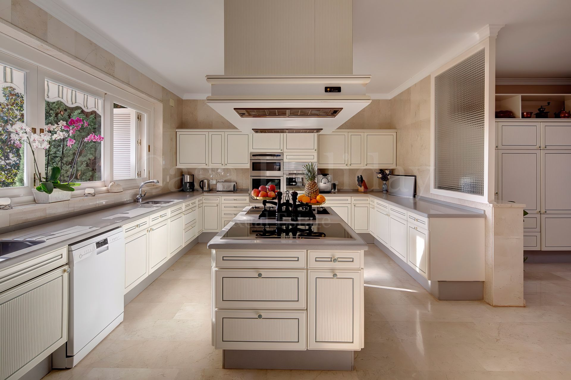 Villa en Rio Real Golf, Marbella