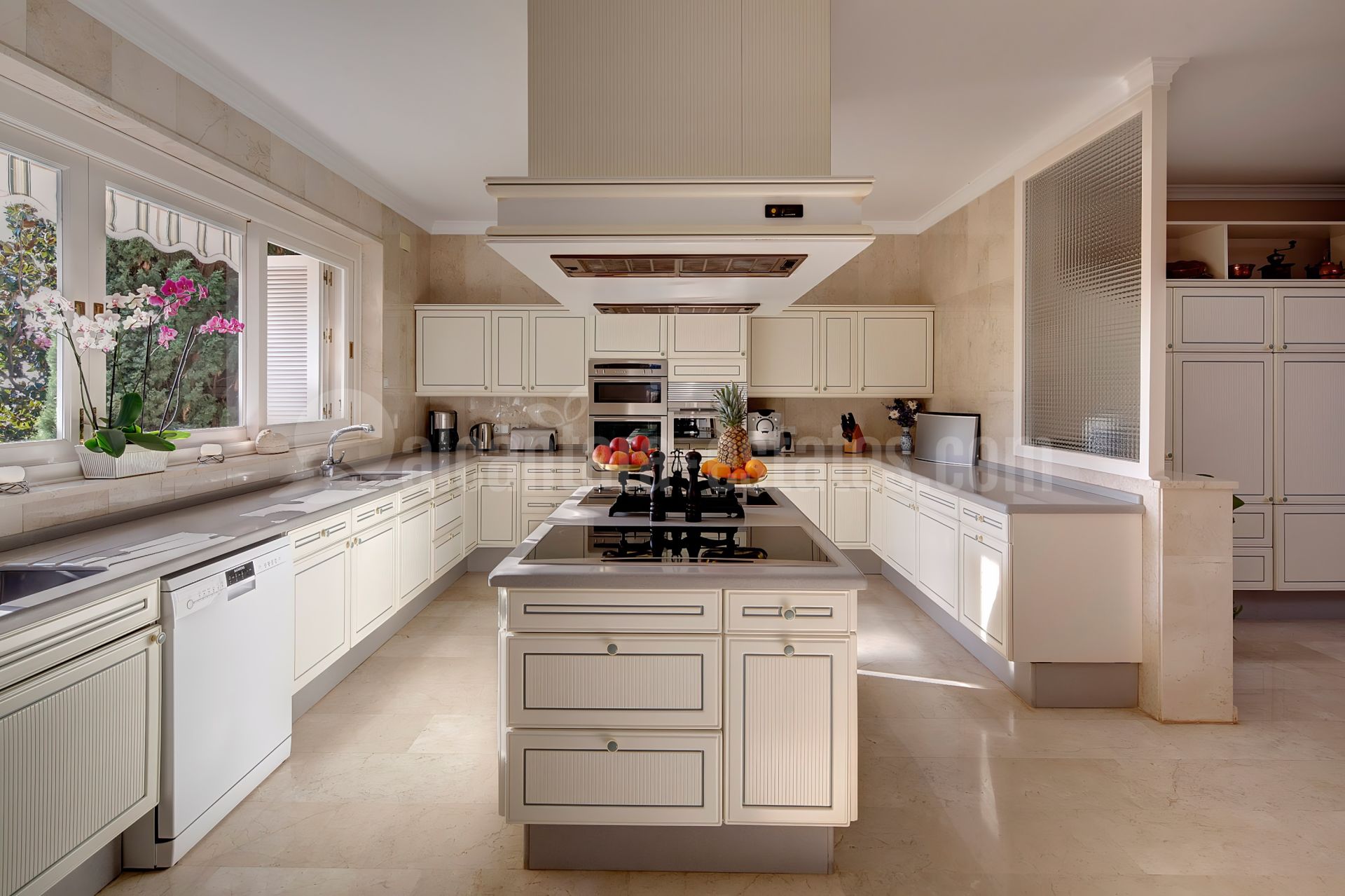 Villa in Rio Real Golf, Marbella