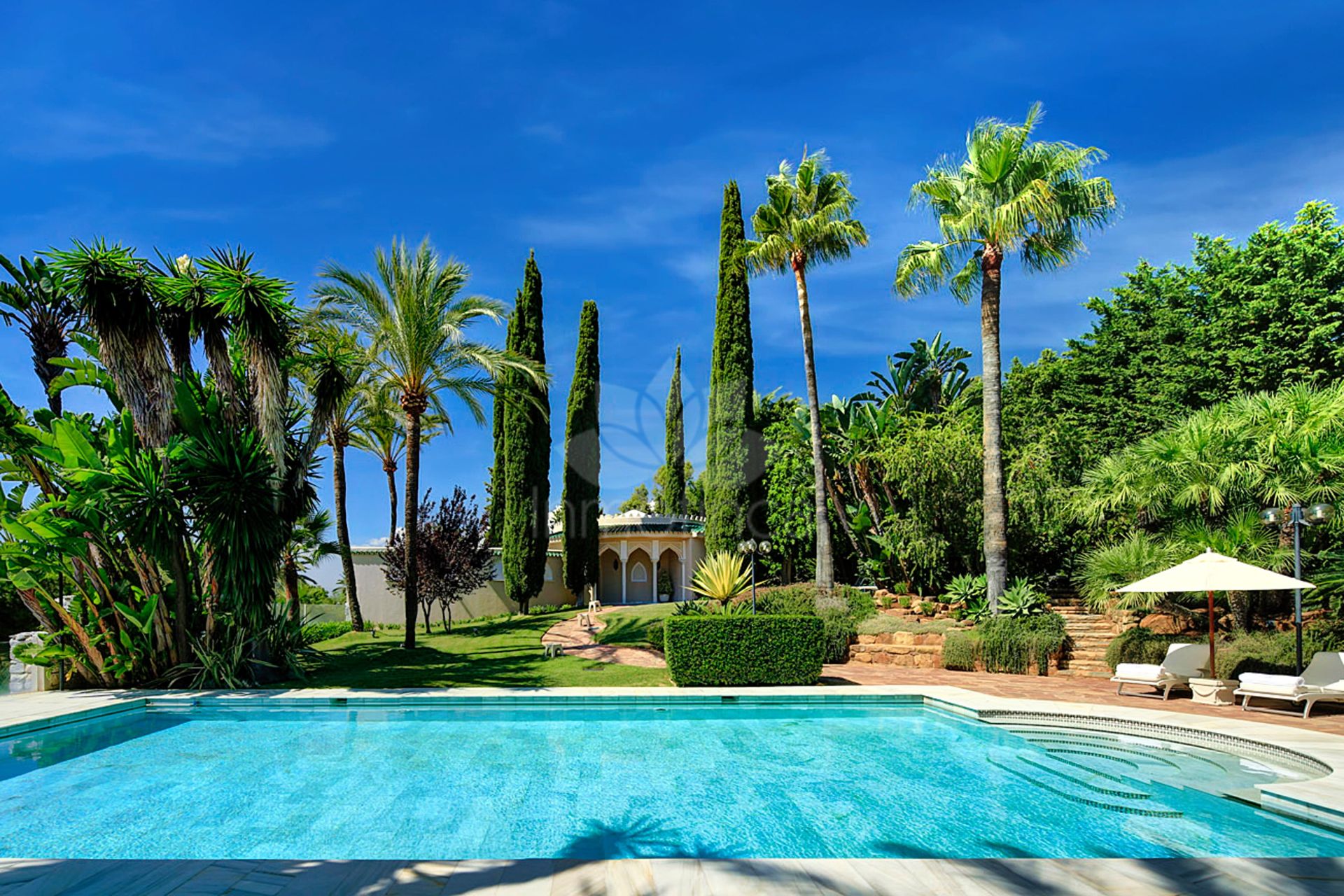 Villa en Rio Real Golf, Marbella