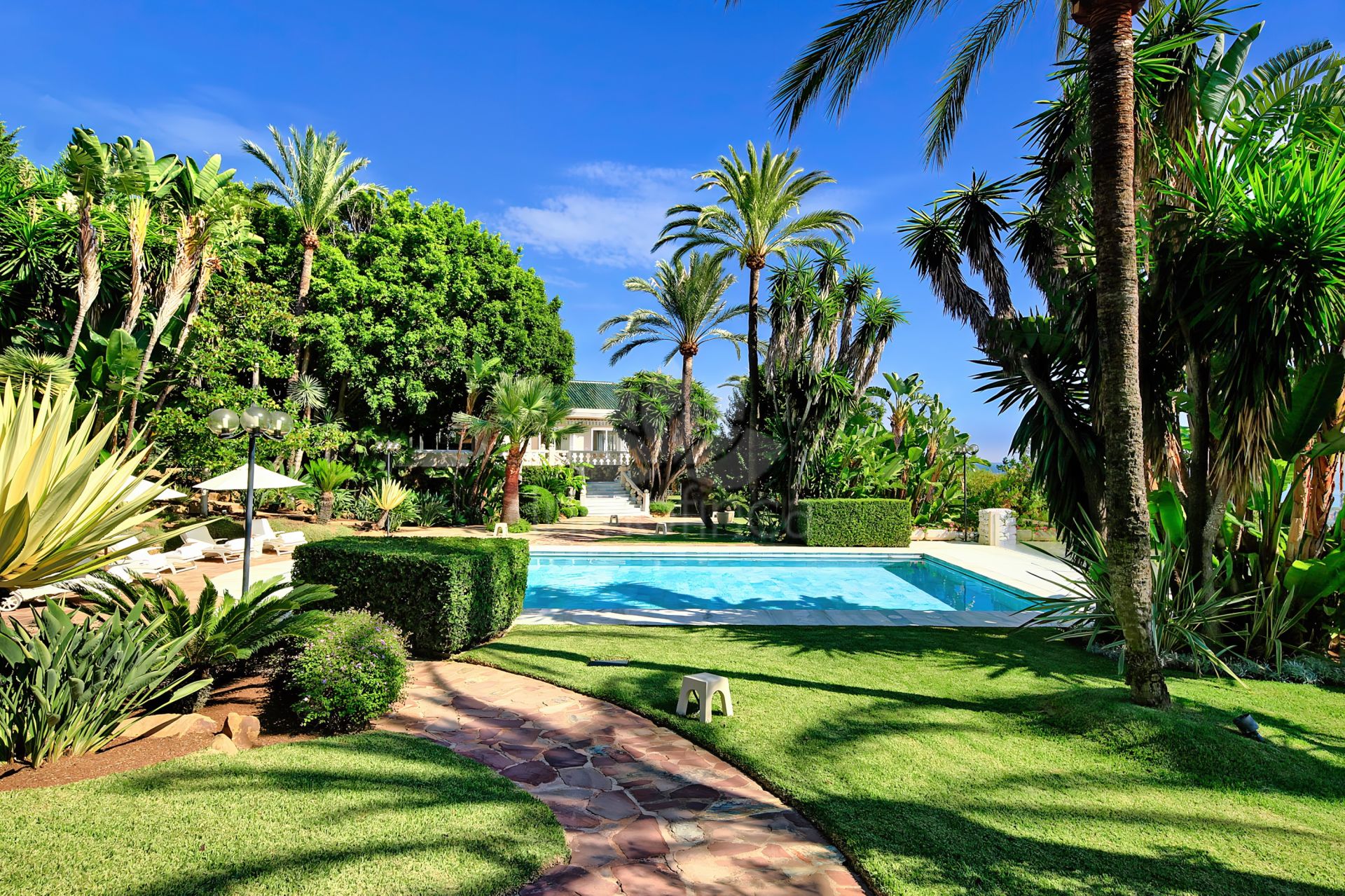 Villa en Rio Real Golf, Marbella