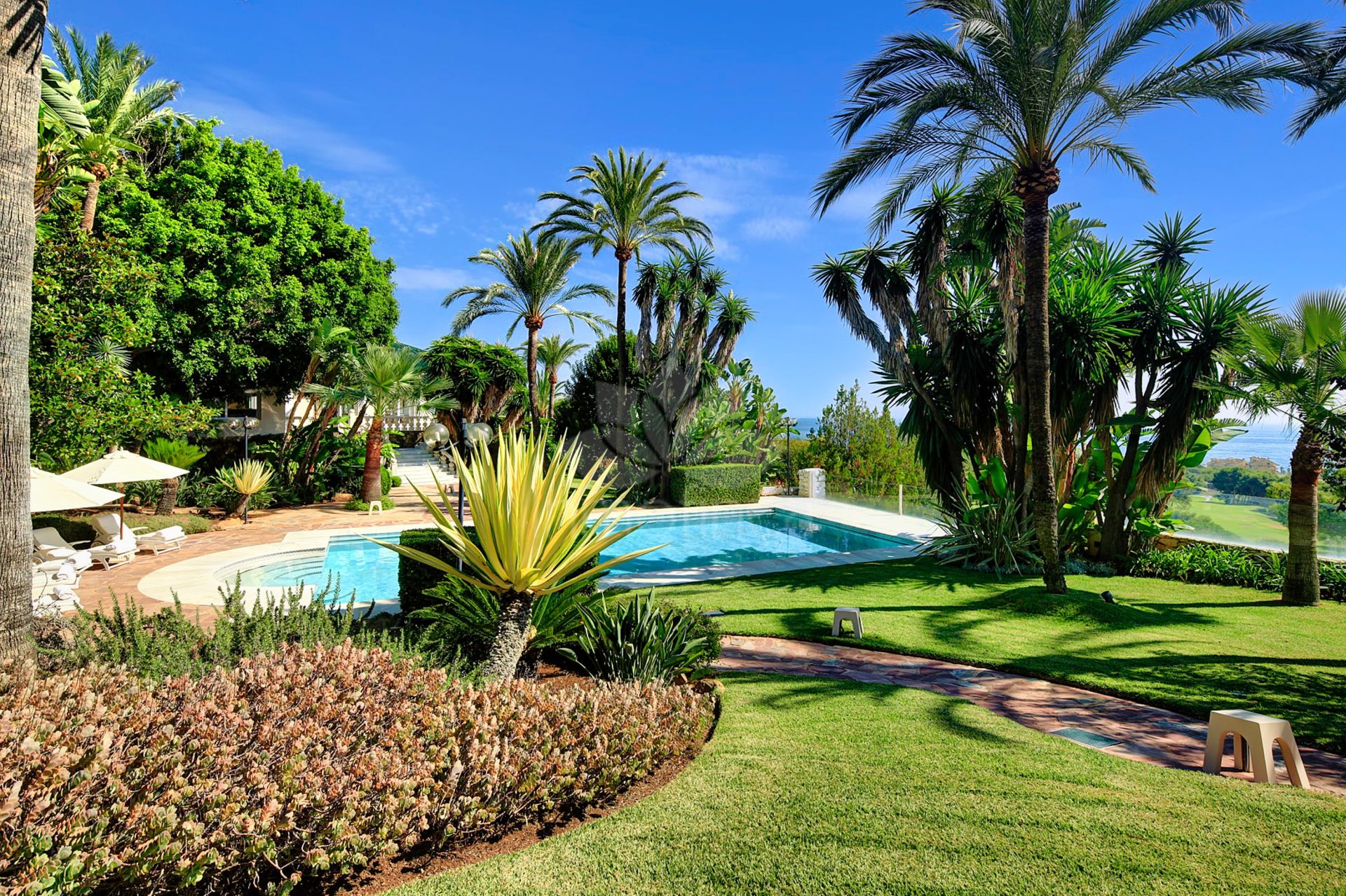 Villa en Rio Real Golf, Marbella