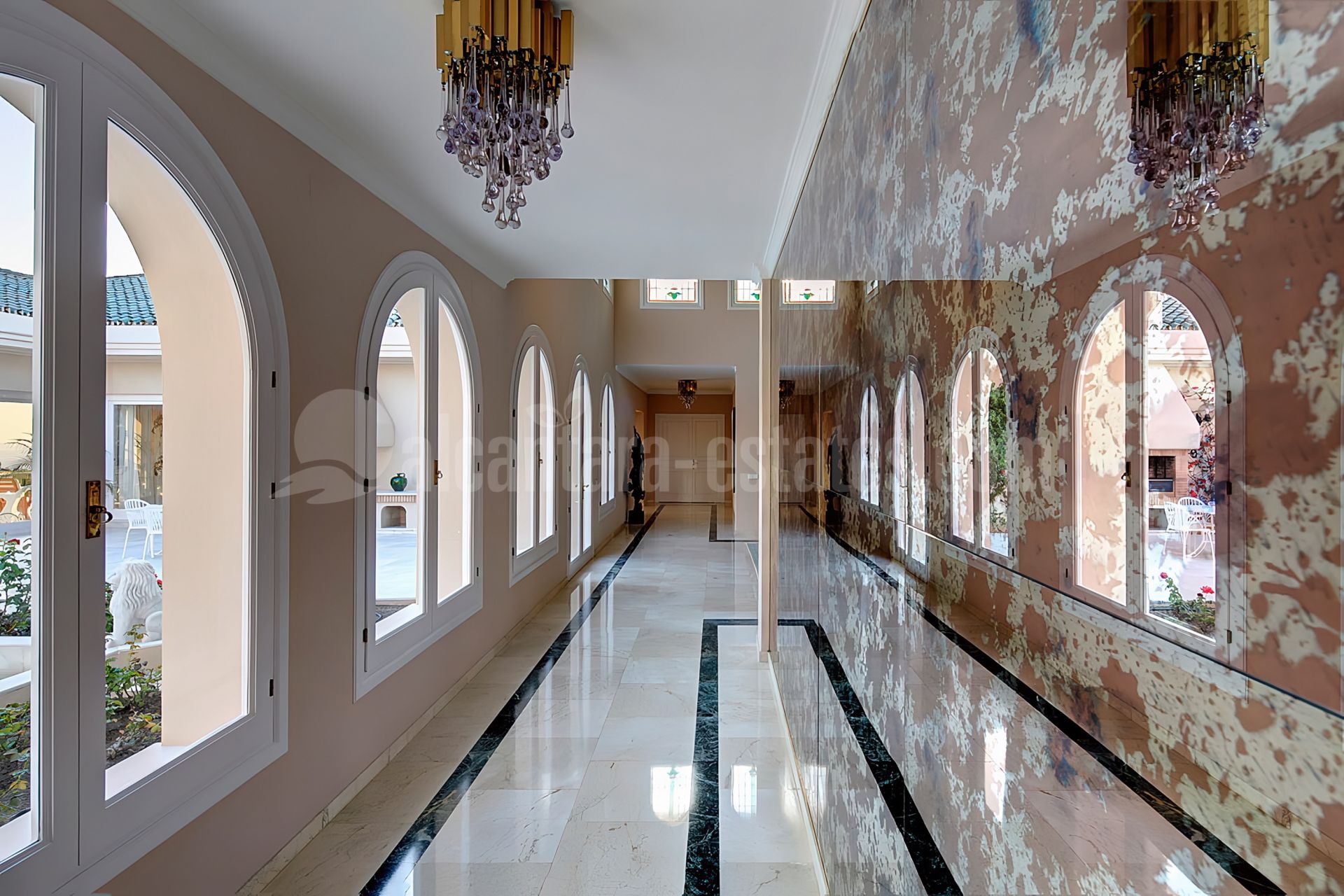 Villa in Rio Real Golf, Marbella