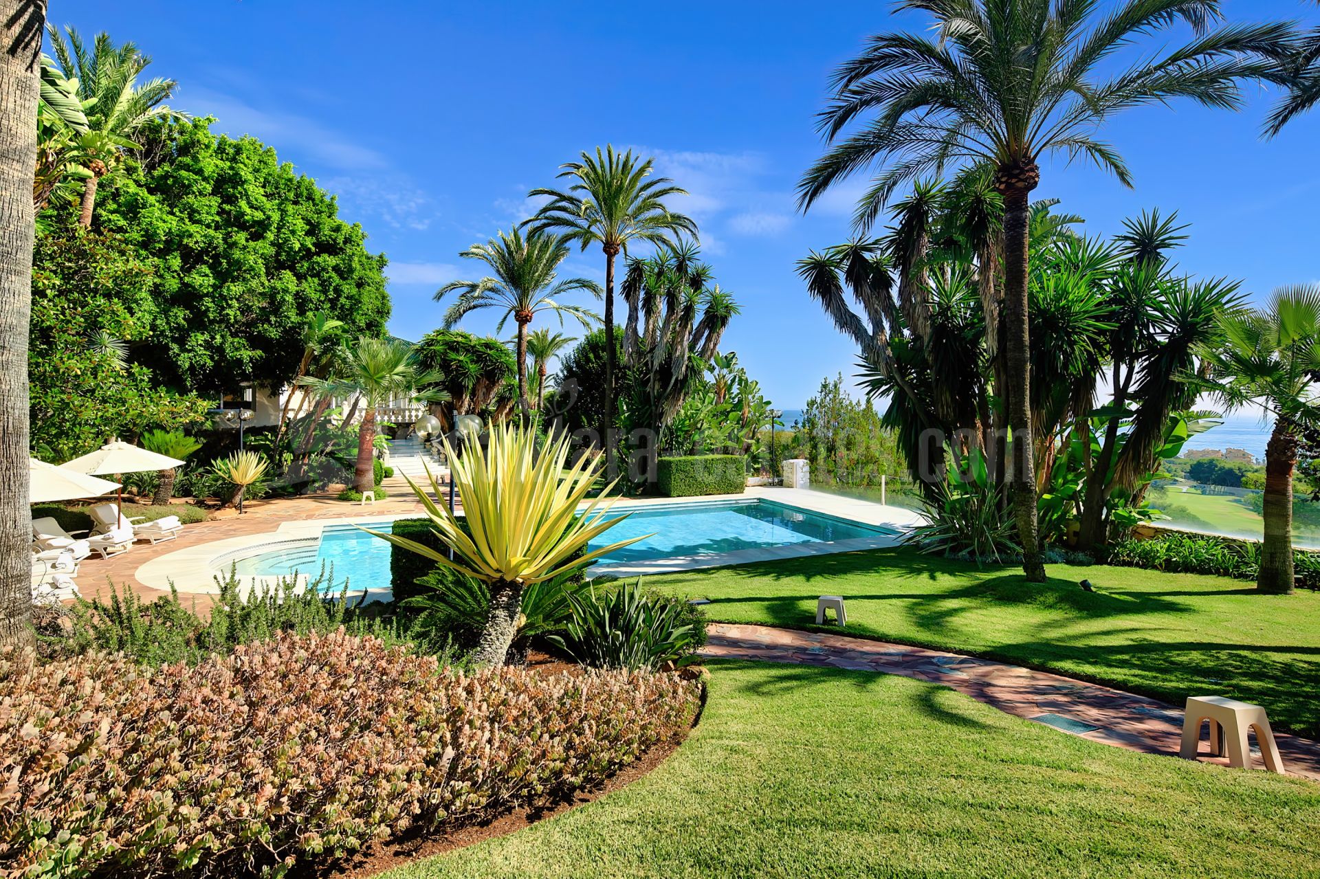 Villa in Rio Real Golf, Marbella