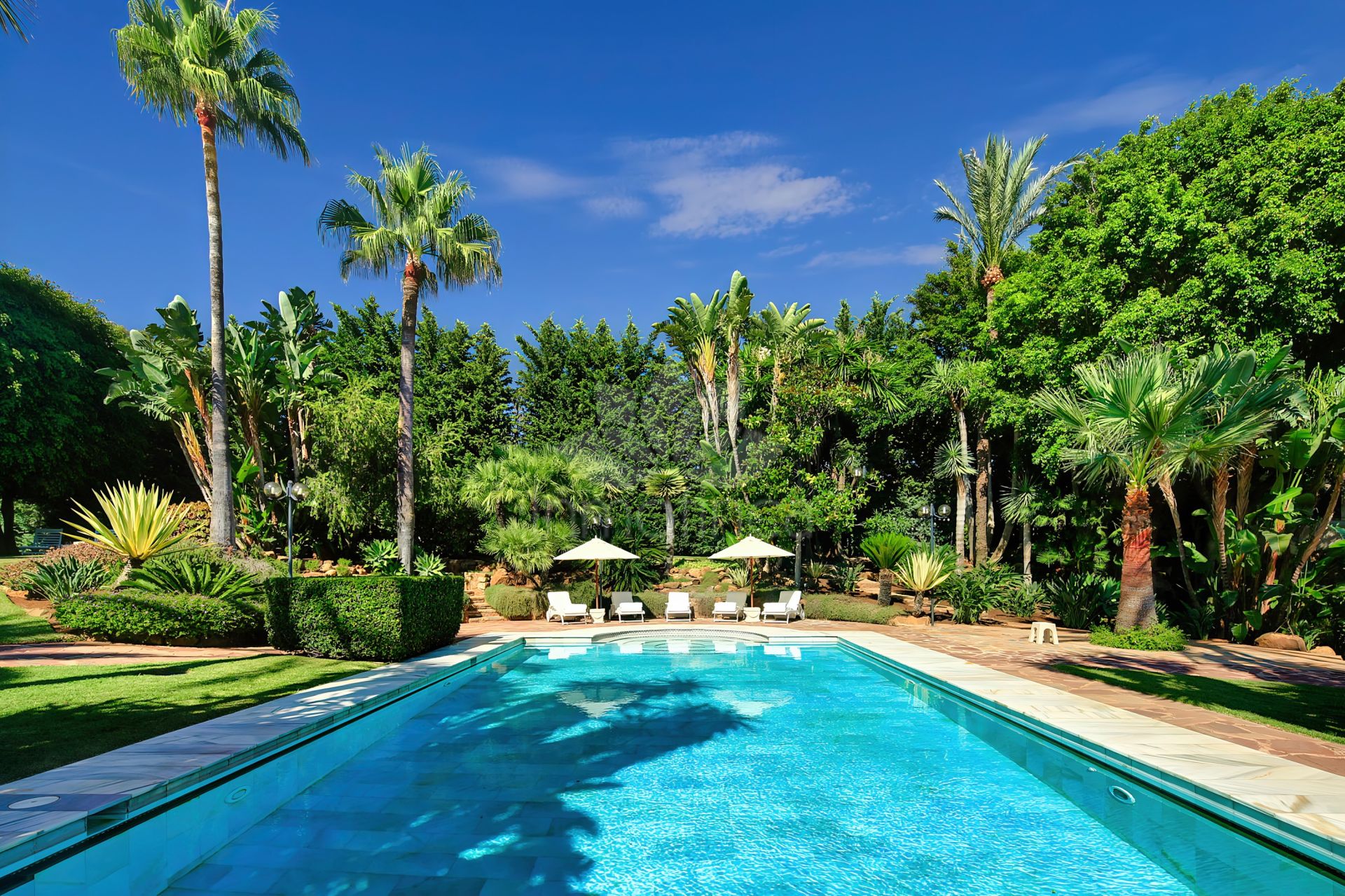Villa en Rio Real Golf, Marbella