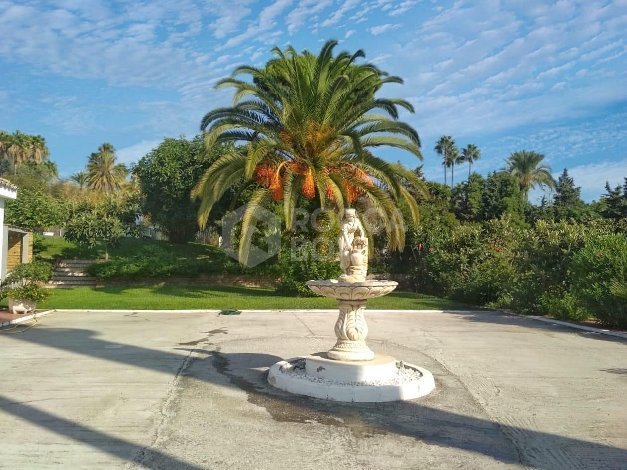 Villa for sale in Paraiso Barronal, Estepona East