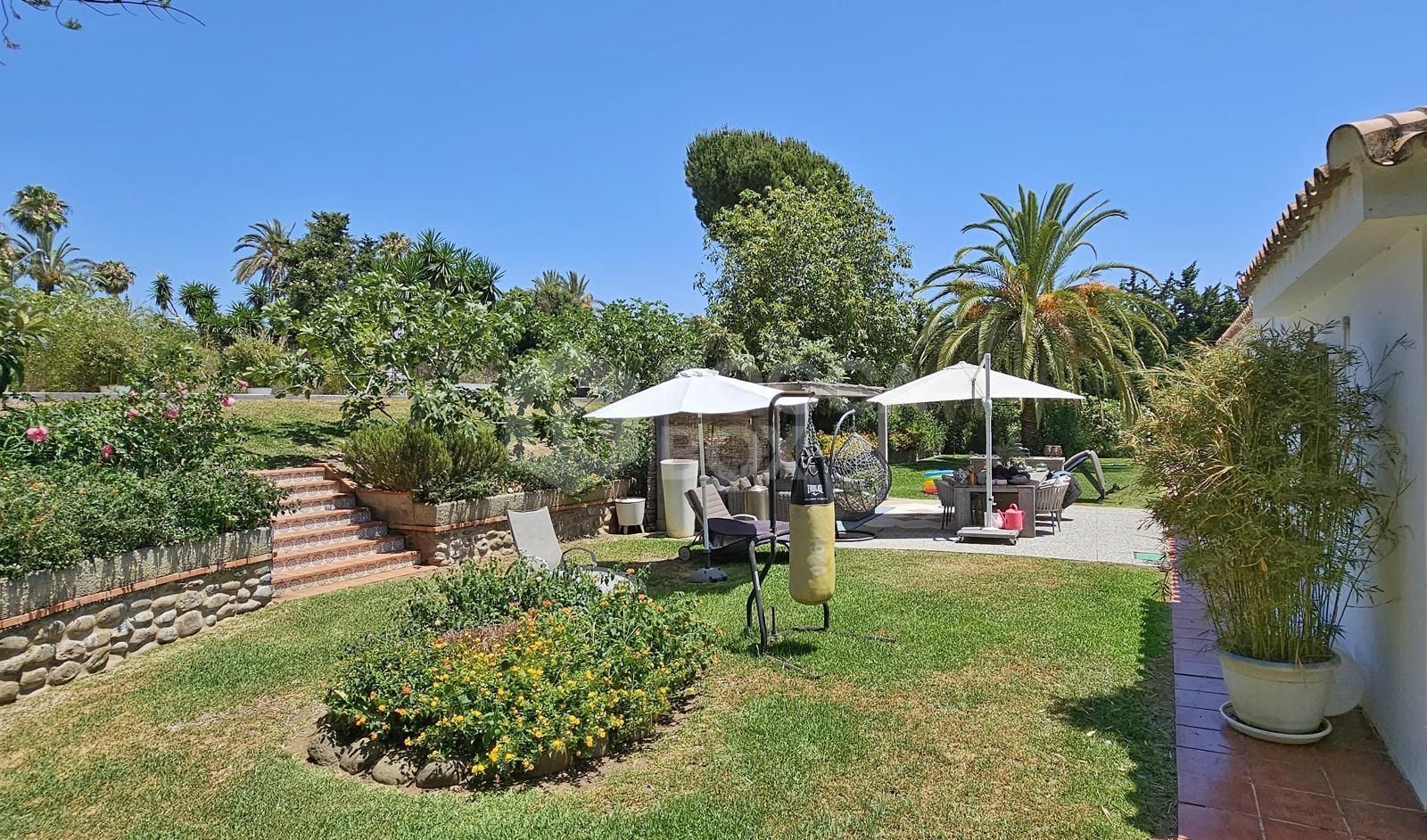 Villa for sale in Paraiso Barronal, Estepona East