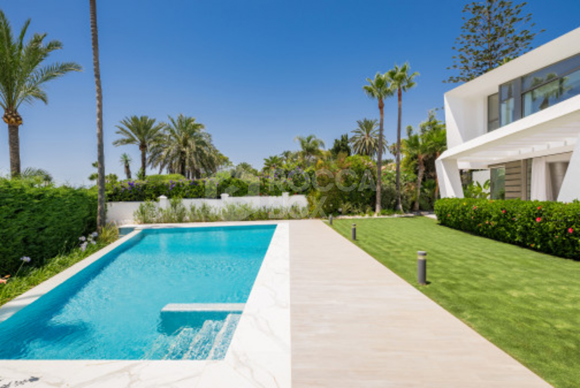 Villa for sale in Los Monteros Playa, Marbella East