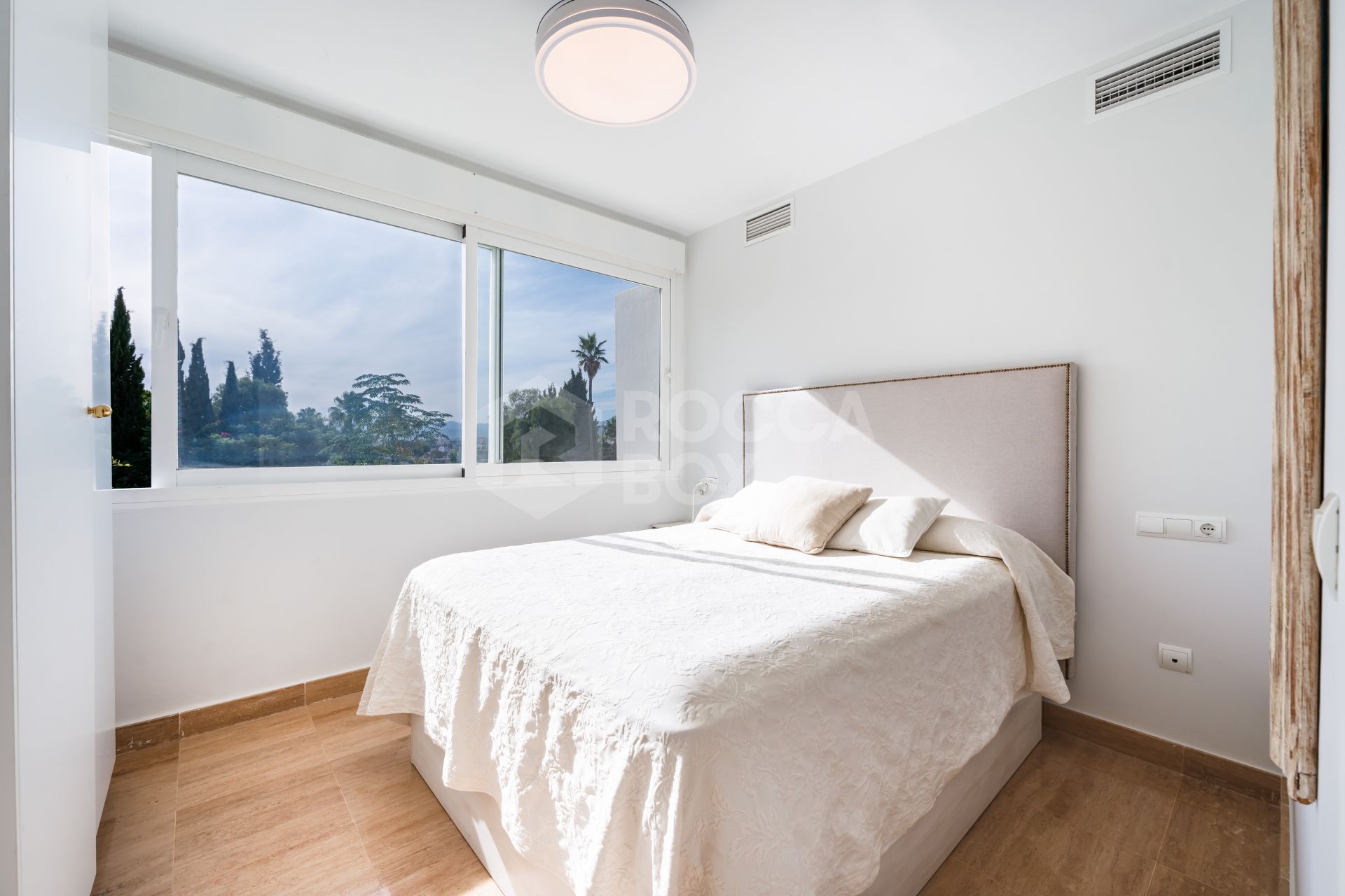 Apartment for sale in Rio Real, Marbella East