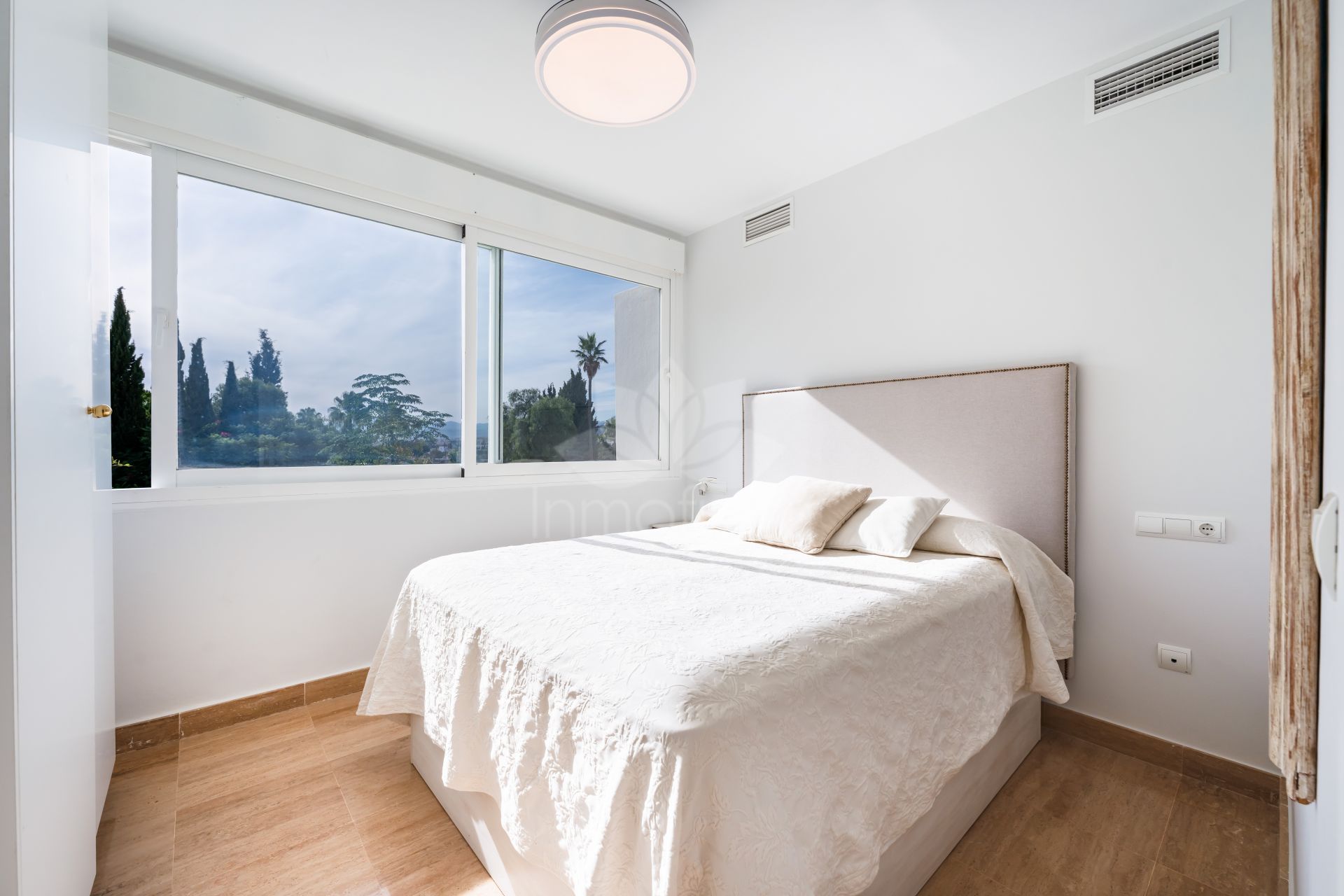 Apartamento en Rio Real, Marbella