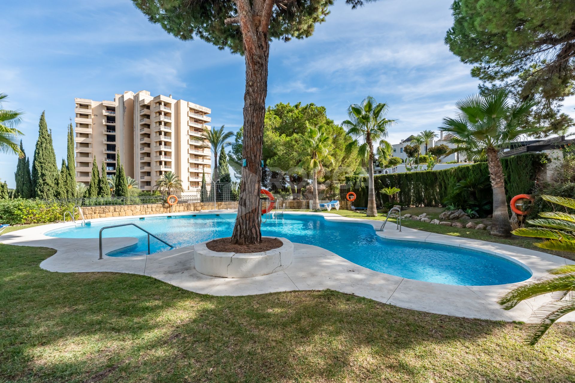 Apartment for sale in Rio Real, Marbella East