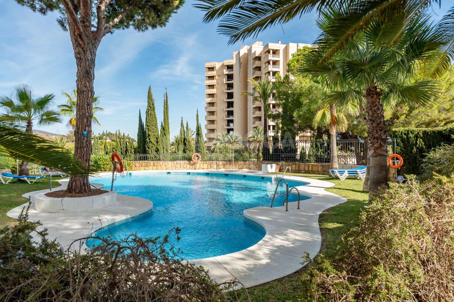 Apartment for sale in Rio Real, Marbella East