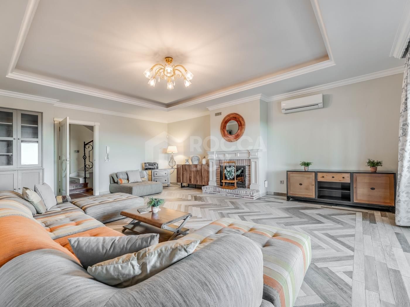 Exclusive villa for rent in Río Real, Marbella, with panoramic sea and valley views