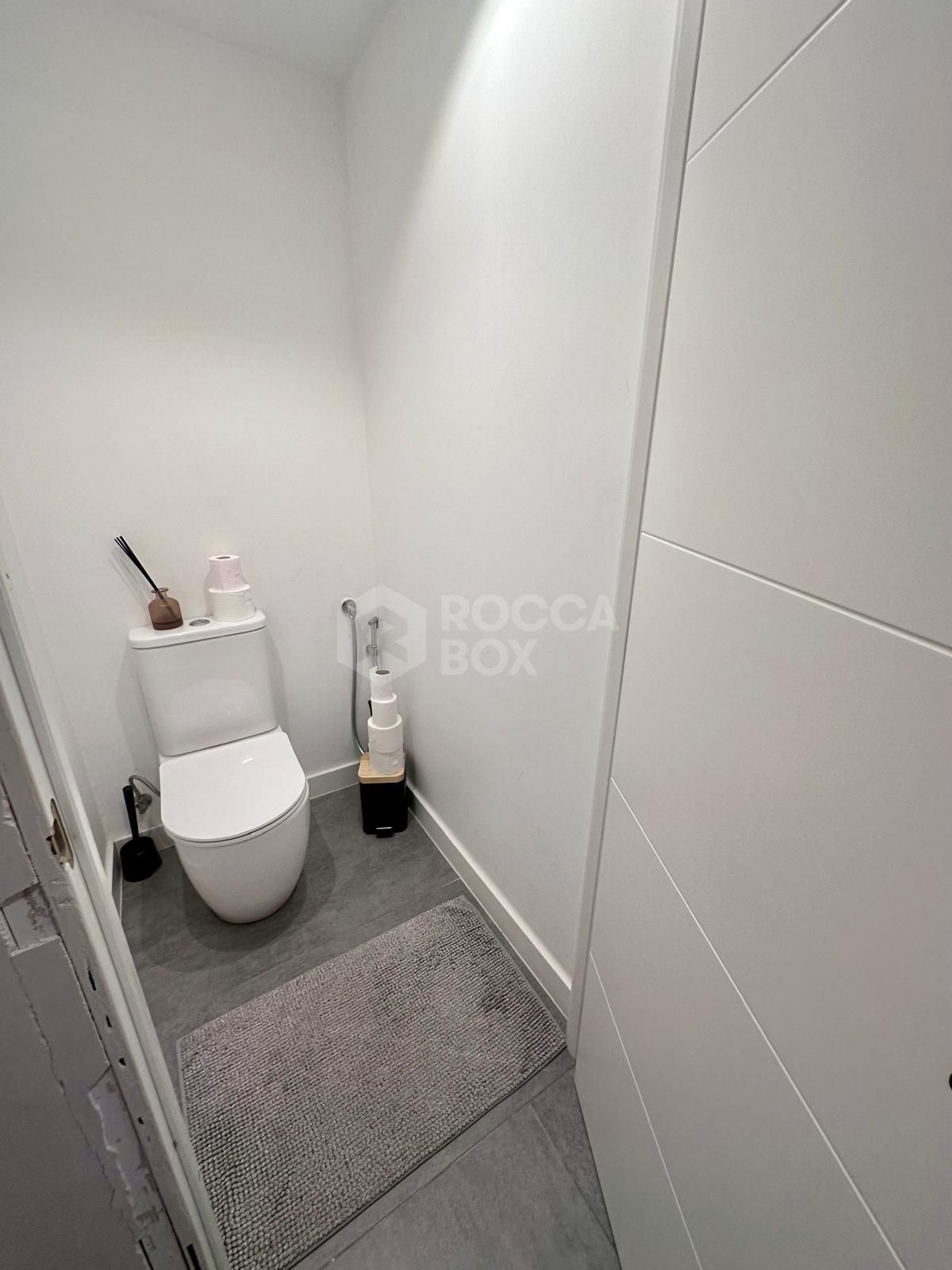 MODERN GROUND FLOOR APARTMENT - COMPLETELY RENOVATED AND WITH PRIVATE POOL.