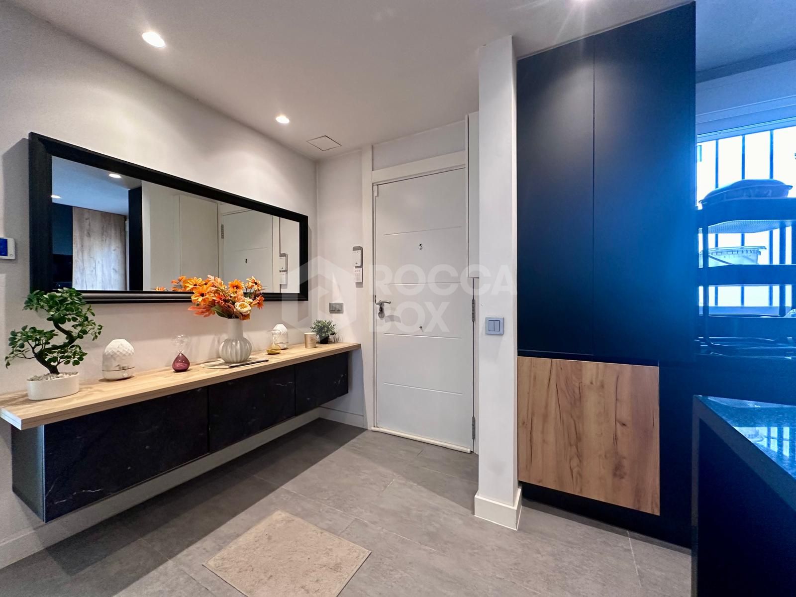 MODERN GROUND FLOOR APARTMENT - COMPLETELY RENOVATED AND WITH PRIVATE POOL.