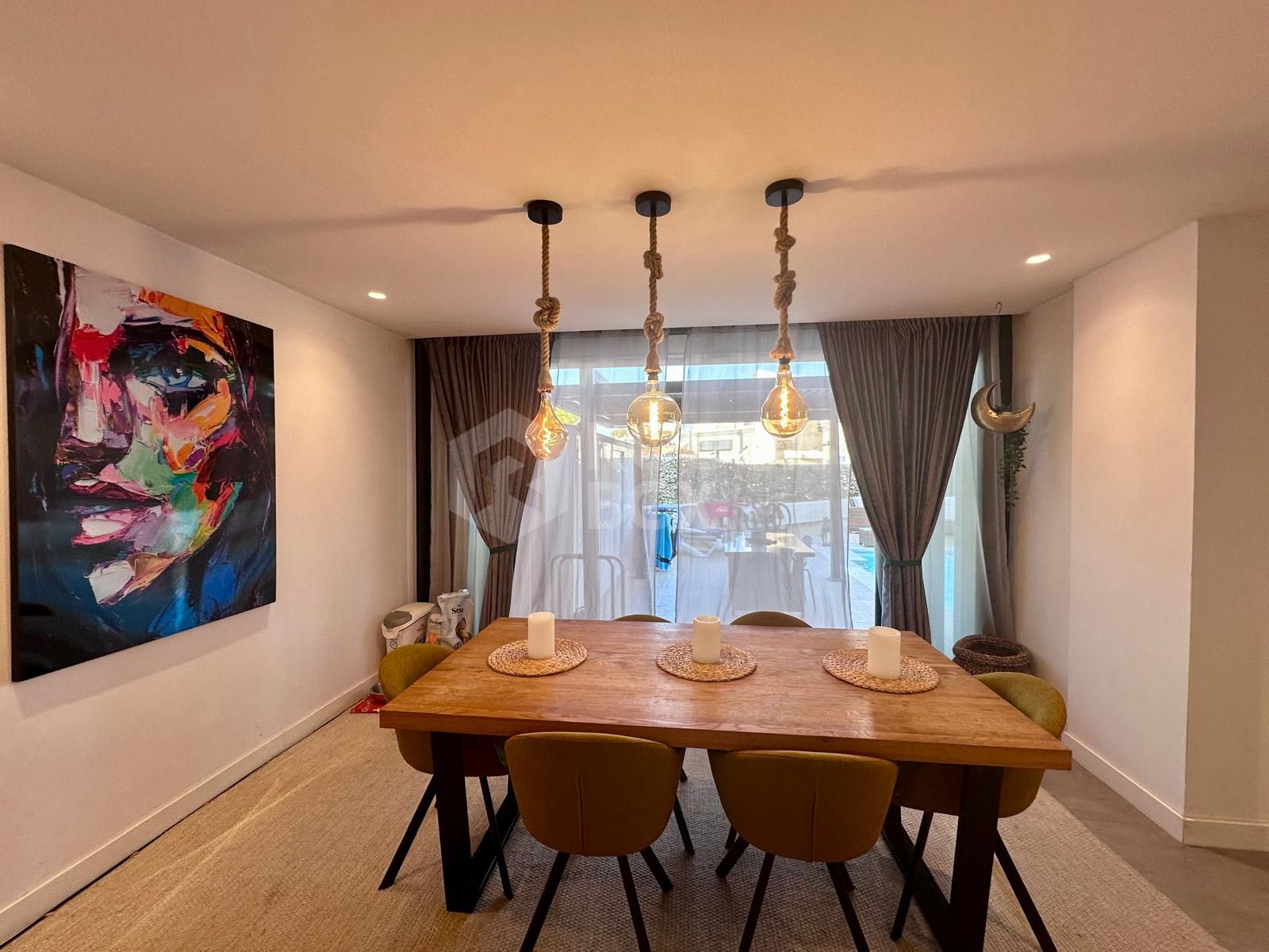 MODERN GROUND FLOOR APARTMENT - COMPLETELY RENOVATED AND WITH PRIVATE POOL.