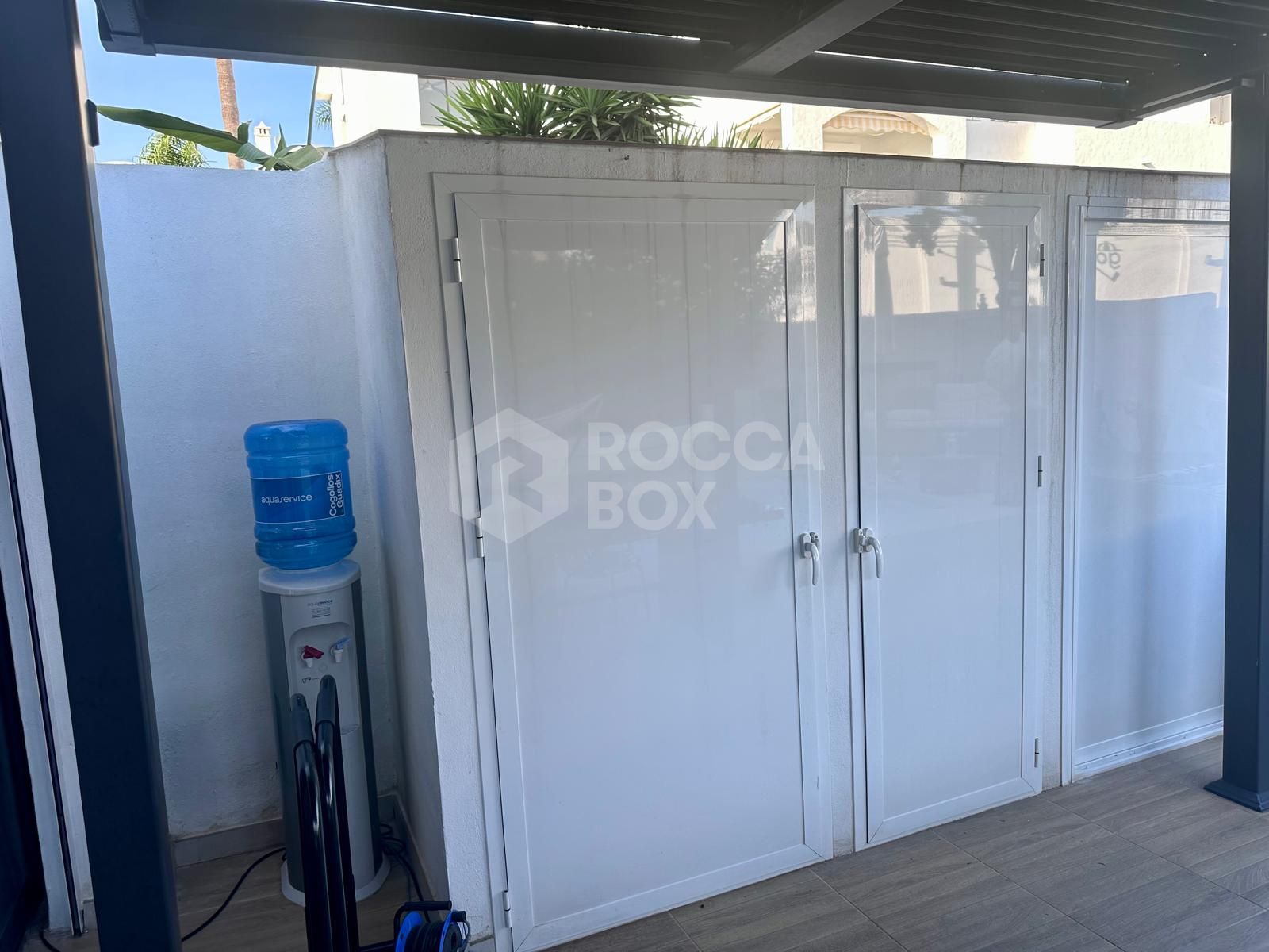 MODERN GROUND FLOOR APARTMENT - COMPLETELY RENOVATED AND WITH PRIVATE POOL.