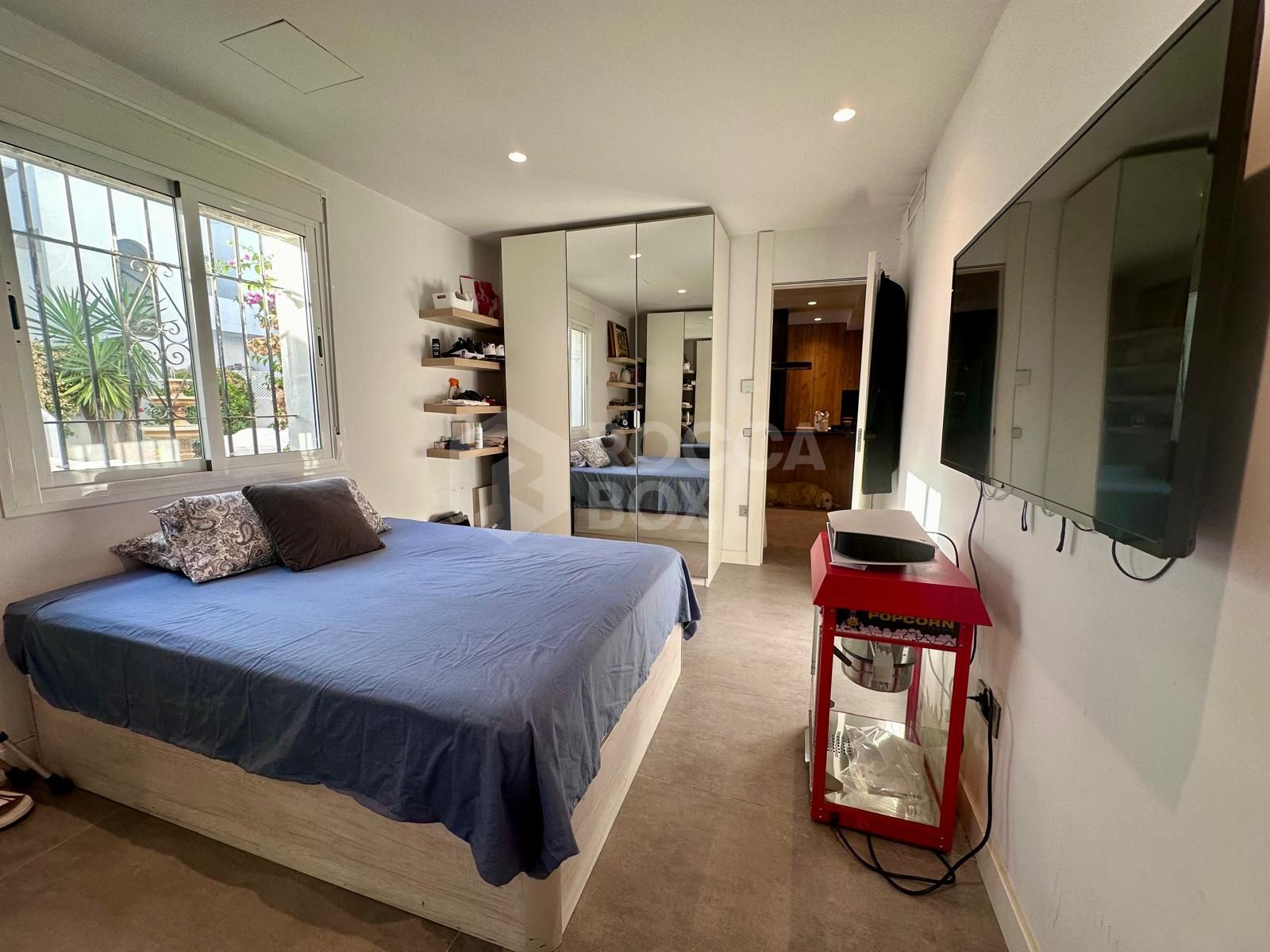 MODERN GROUND FLOOR APARTMENT - COMPLETELY RENOVATED AND WITH PRIVATE POOL.