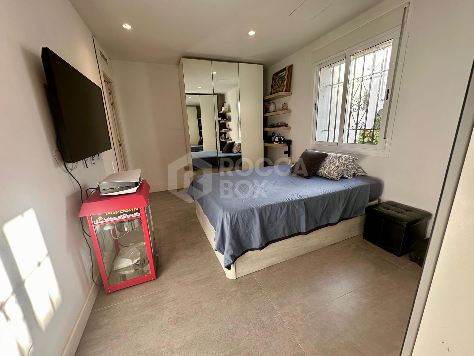 MODERN GROUND FLOOR APARTMENT - COMPLETELY RENOVATED AND WITH PRIVATE POOL.