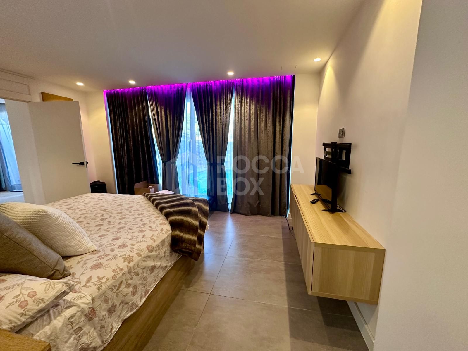 MODERN GROUND FLOOR APARTMENT - COMPLETELY RENOVATED AND WITH PRIVATE POOL.