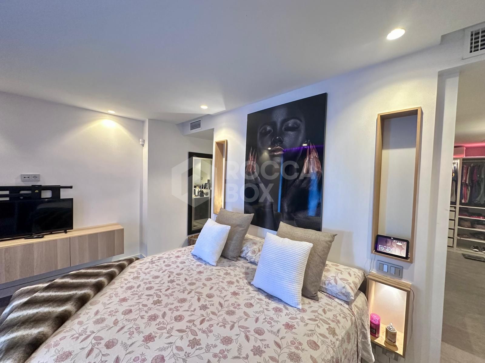 MODERN GROUND FLOOR APARTMENT - COMPLETELY RENOVATED AND WITH PRIVATE POOL.