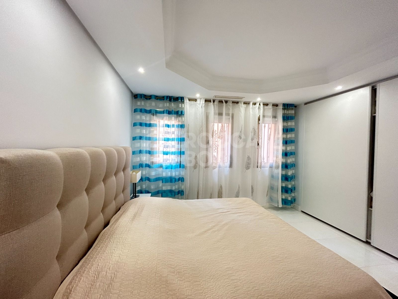 WONDERFUL 3-BEDROOM FRONTLINE BEACH APARTMENT IN A LUXURY GATED COMPLEX IN PUERTO BANUS, MARBELLA